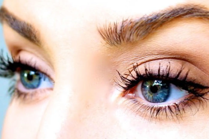 Grow Natural Eyelashes