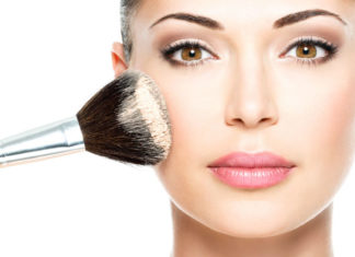 Makeup essentials a woman should carry everyday Makeup essentials