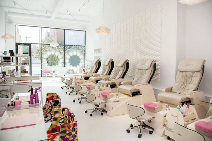 How to choose a nail salon