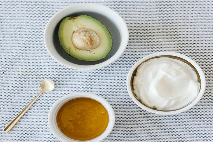 Use Honey, Avocado and Yogurt to lighten your skin