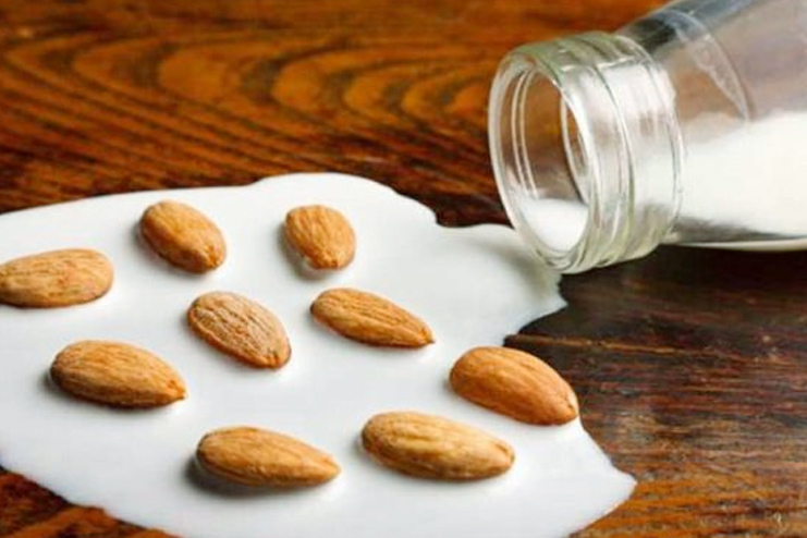 Feel your moisturized skin with Almond and Yogurt