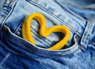 Eased Out Jeans For Curvy Women – Show Off Your Curves! Jeans for Curvy Women