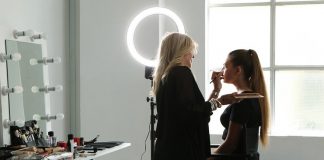 Ultimate Lighting For Makeup Application – Get Decked Up Well! Lighting For Makeup