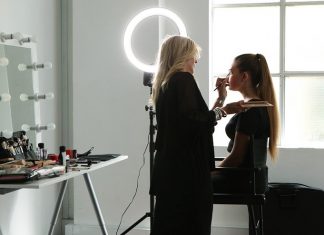 Ultimate Lighting For Makeup Application – Get Decked Up Well! Lighting For Makeup