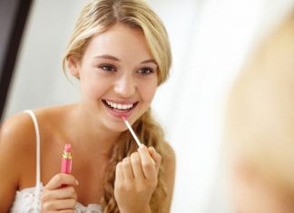 Detailed Steps On How To Apply Lip Gloss Perfectly – The Immaculate Look! Apply Lip Gloss Perfectly