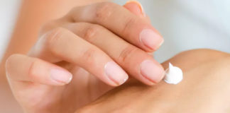 11 Best Moisturizer For Oily Skin – Get That Glow Going