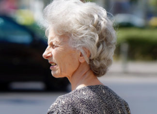 15 Best Creams For Neck Wrinkles – Get Rid Of The Lines And Folds Creams-For-Neck-Wrinkles