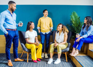 10 Significant Ways To Become An Extrovert – To Feel Like A Part Of The Crowd! Extrovert