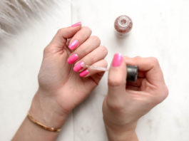 10 Best Nail Polish Colors For Fair Skin – Get The Glam On! Best nail polish colors for fair skin