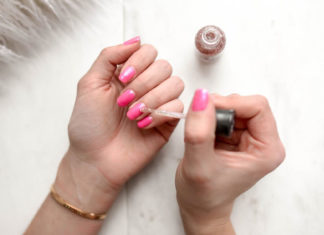 10 Best Nail Polish Colors For Fair Skin – Get The Glam On! Best nail polish colors for fair skin