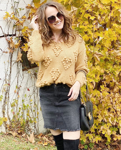 Black-Denim-Skirt-Outfit