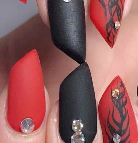 Charming-Lipstick-Nails