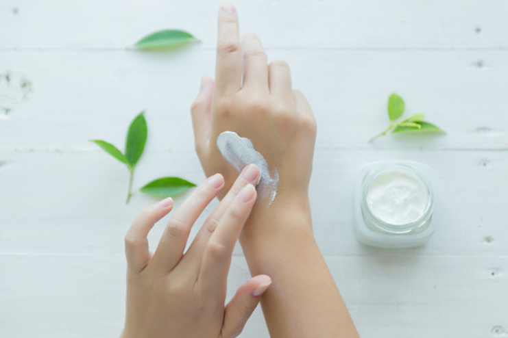 Moisturizing-Your-Hands