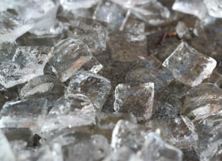 10 Refreshing Benefits Of Rubbing Ice On The Face 10 Refreshing Benefits Of Rubbing Ice On The Face