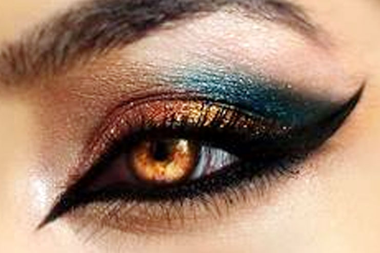 Dual Shaded Eye Makeup For A Black Dress