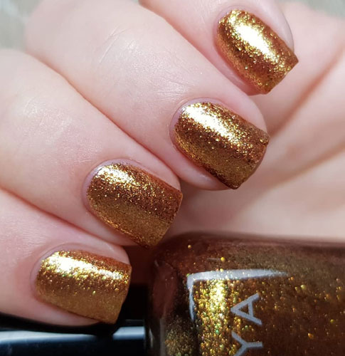 Golden Nail Polish For A Burgundy Dress