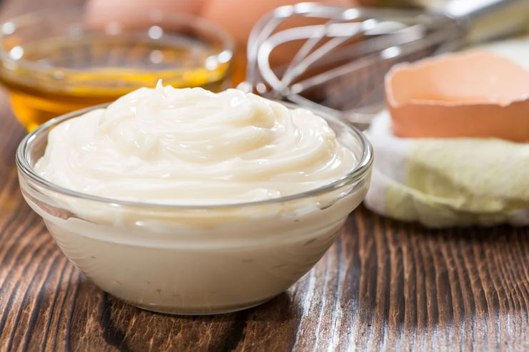 Mayonnaise and papaya hair mask