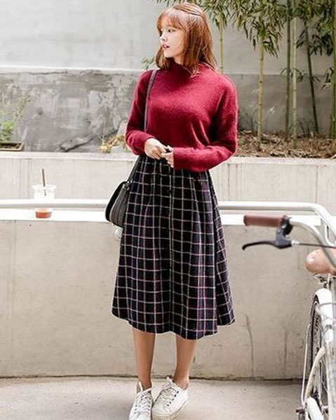 The Cute Look Full Sleeved Pullover And Checks Skirt