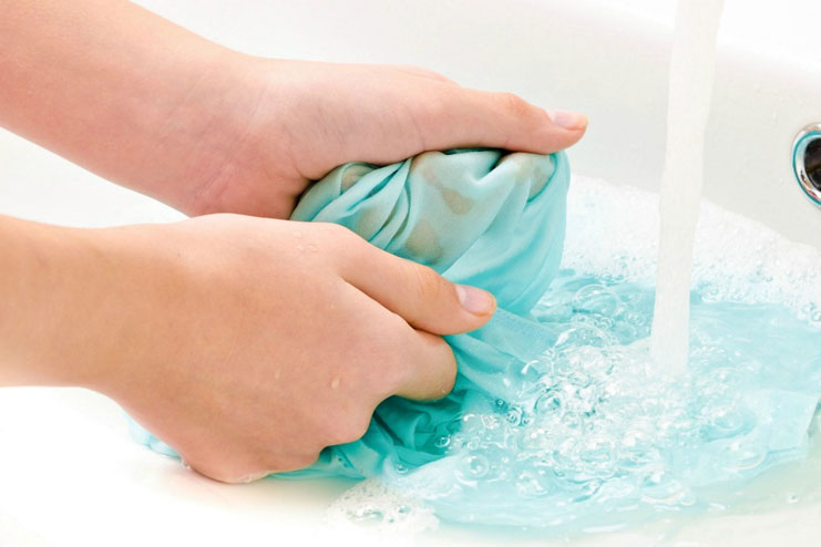 Clean Your Waxed Body With A Wet Cloth Wet Wipe