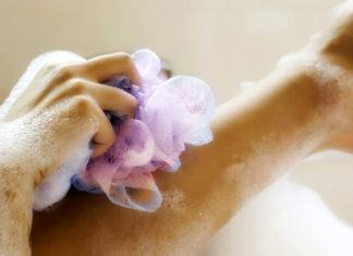 13 Best Shower Gel For Dry Skin – Keep Yourself Moisturised! best shower gel for dry skin