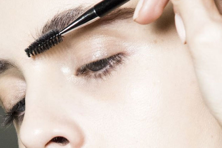 Brush Your Brows With A Spoolie Brush
