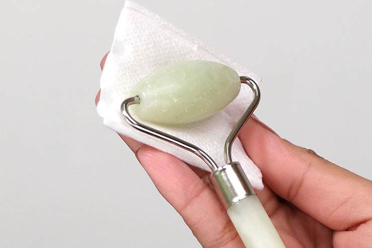 How to Clean Jade Roller
