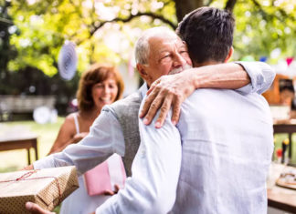 14 Effective Health Benefits Of Hugging – Healthy Happiness! 14 Effective Health Benefits Of Hugging