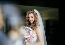 25 Things Every Bride Should Carry on Wedding Day 25 Things Every Bride Should Carry on Wedding Day