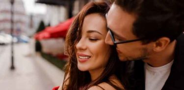15 Winning Tips to Flirt a Guy And Make Him Fall For You!! 15 Winning Tips to Flirt a Guy And Make Him Fall For You