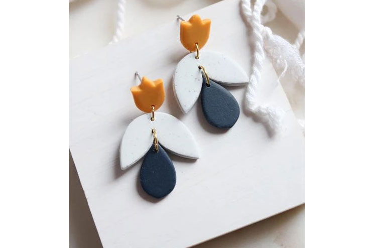 Simple petal clay earrings