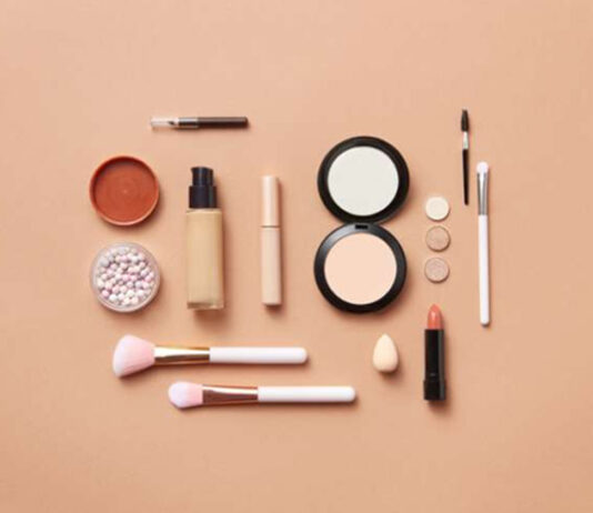 From Day to Night: Quick and Easy Makeup Transformations Quick and Easy Makeup Transformations